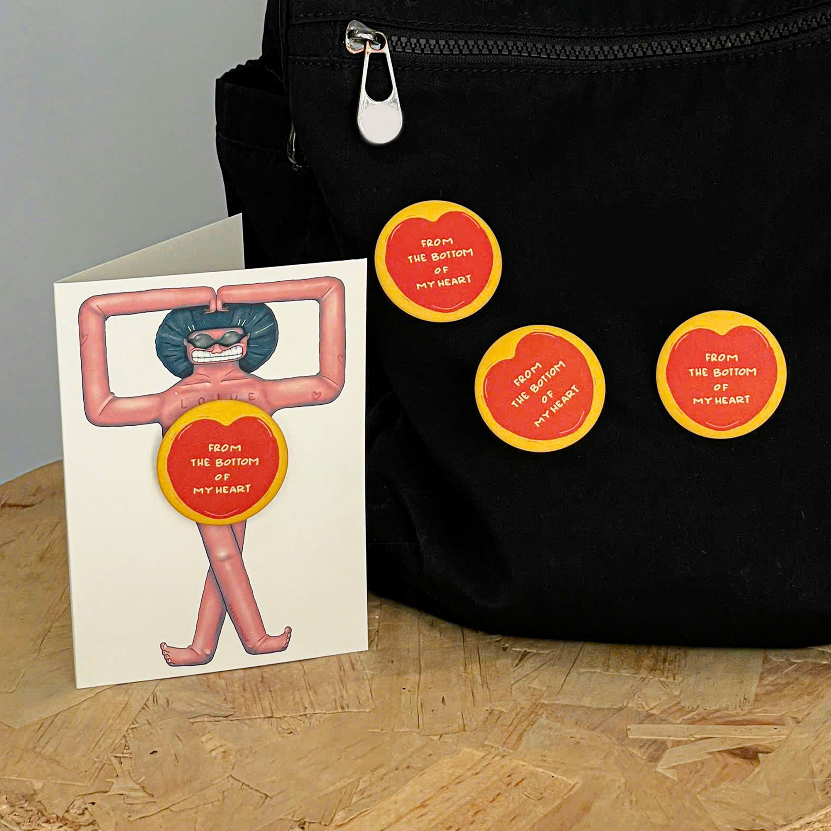 " FROM THE BOTTOM OF MY HEART" POSTCARD + PIN CÀI